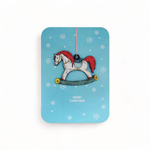 WHC089  kerstkaart met houten hanger - merry christmas - hobbelpaard