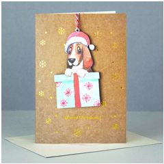 WHC022  kerstkaart met houten hanger - merry christmas hond en cadeau